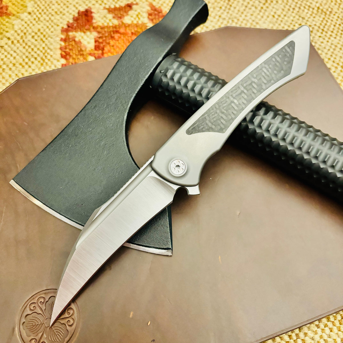 Sharp by Design Derecho 3.38" Satin Hawkbill Satin Blade, Grey Carbon Fiber Inlay Handle Knife