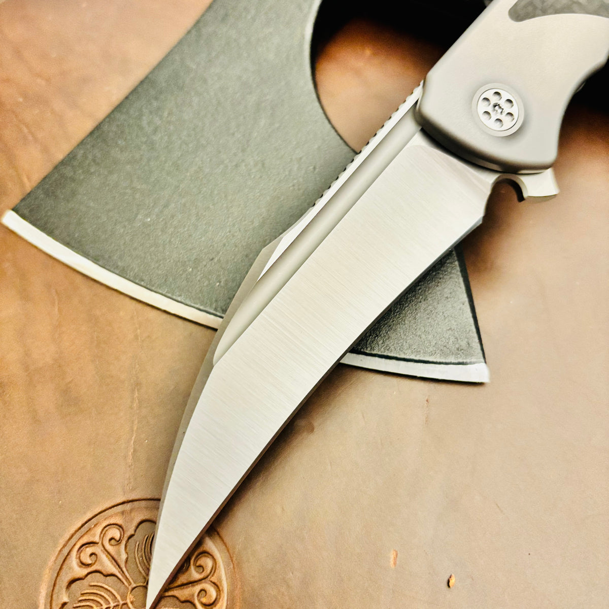 Sharp by Design Derecho 3.38" Satin Hawkbill Satin Blade, Grey Carbon Fiber Inlay Handle Knife