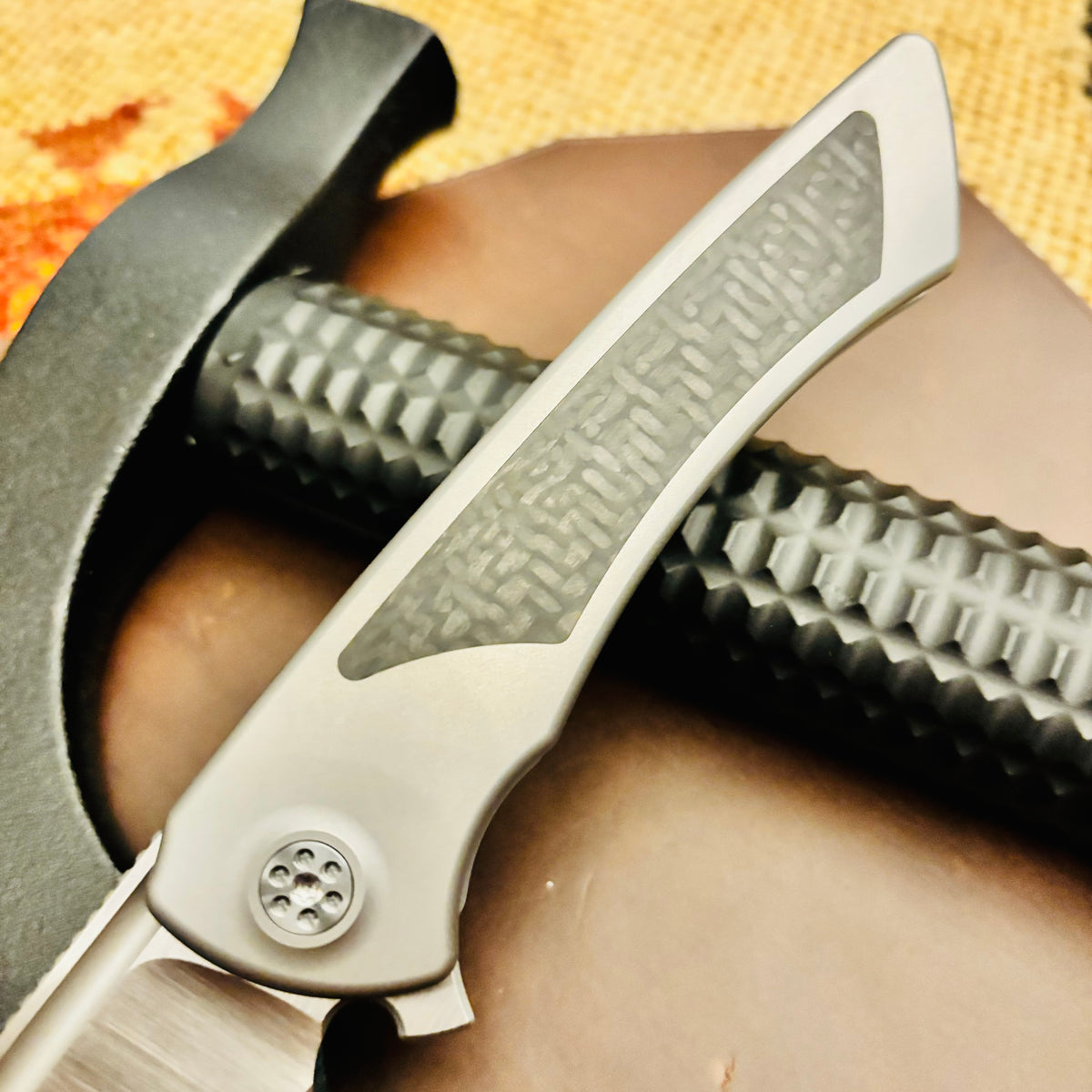 Sharp by Design Derecho 3.38" Satin Hawkbill Satin Blade, Grey Carbon Fiber Inlay Handle Knife