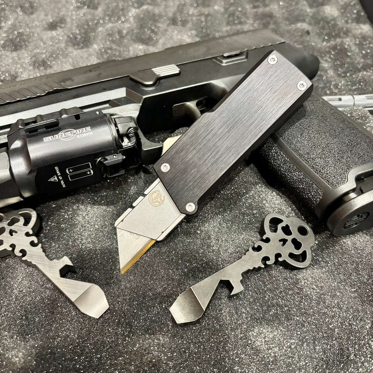 Chaves Handy Utility Blade CHUB OTF Auto 1" Knife Black Aluminum