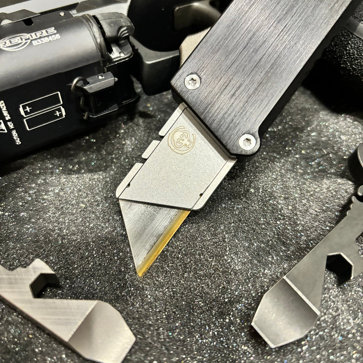 Chaves Handy Utility Blade CHUB OTF Auto 1" Knife Black Aluminum