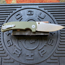 Load image into Gallery viewer, Spartan SFBL8GR Astor Linerlock Folding Knife with Green Handle
