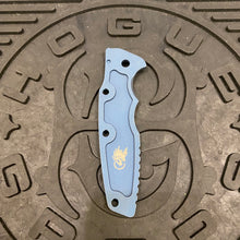 Load image into Gallery viewer, Rick Hinderer Eklipse Scale 3.5&quot; Titanium Textured Battle Blue
